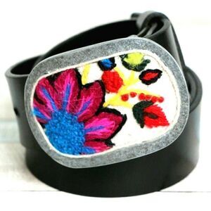 INDIA BLACK GENUINE LEATHER 1.75"Wd EMBROIDERED BUCKLE WOMEN'S BELT Sz S/M (T67